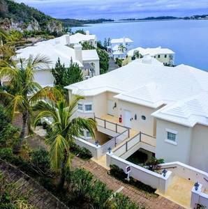 Meet your Posher, Clive